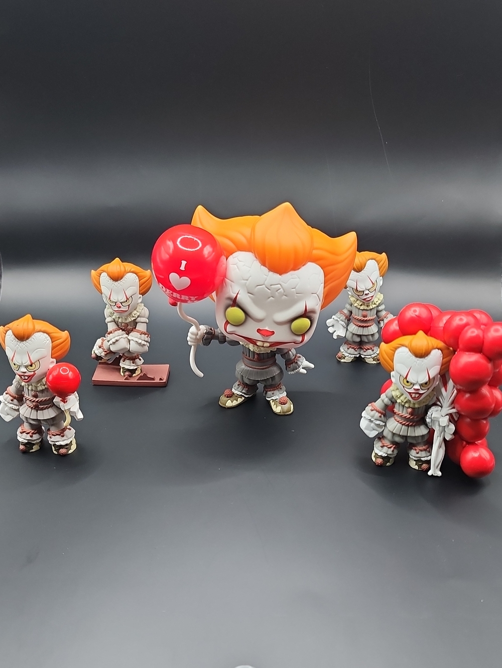 Funko Pennywise Vinyl Figure Set - Orange Hair & Red Balloons